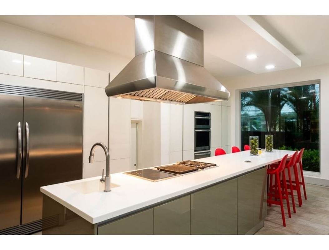 Luxury 4BR Bianco Loft House with Pool Altos del Golf