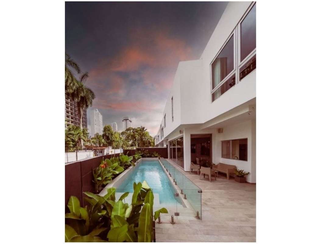 Spacious terrace with views to swimming pool at Bianco Loft Altos del Golf Panama