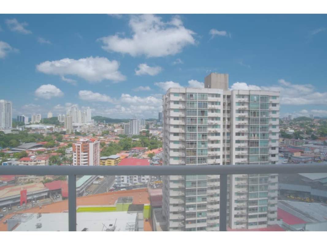 Open plan living room with balcony access in PH Metropolitan Park Panama