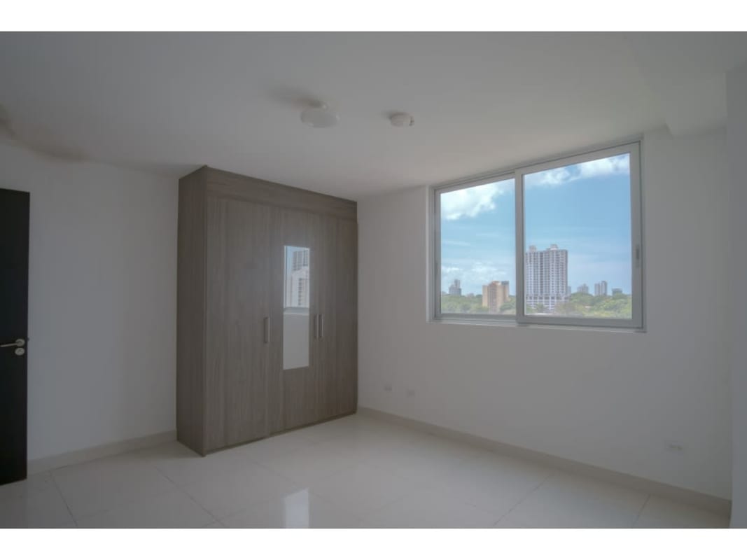 Balcony with glass railing overlooking Panama City skyline in PH Midpark