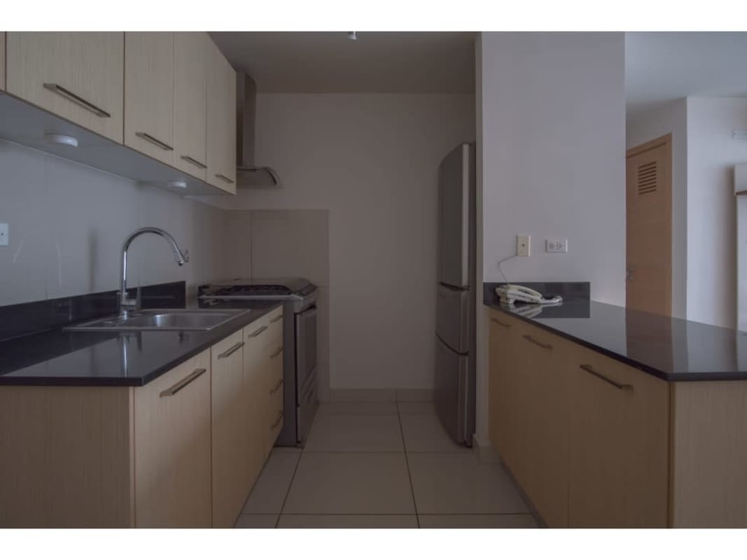 Granite kitchen countertop with cabinets PH Torres de Castilla Panama