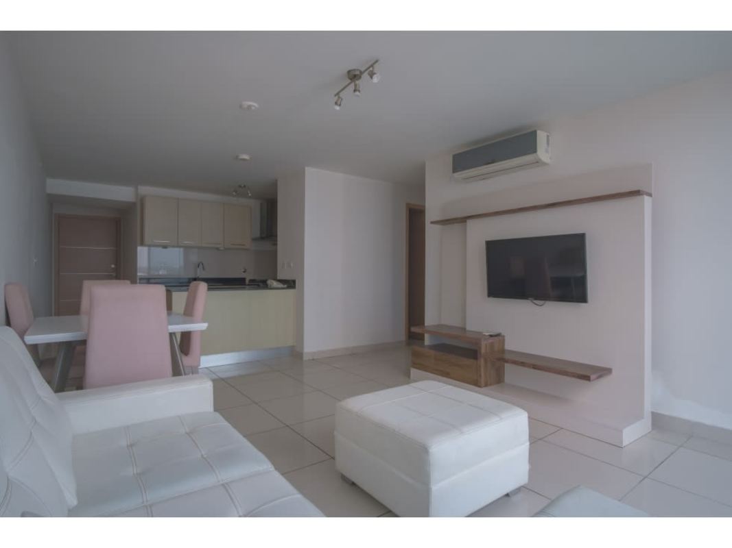 Secondary bedroom with tile floors and cityscape view in PH Torres de Castilla Panama City