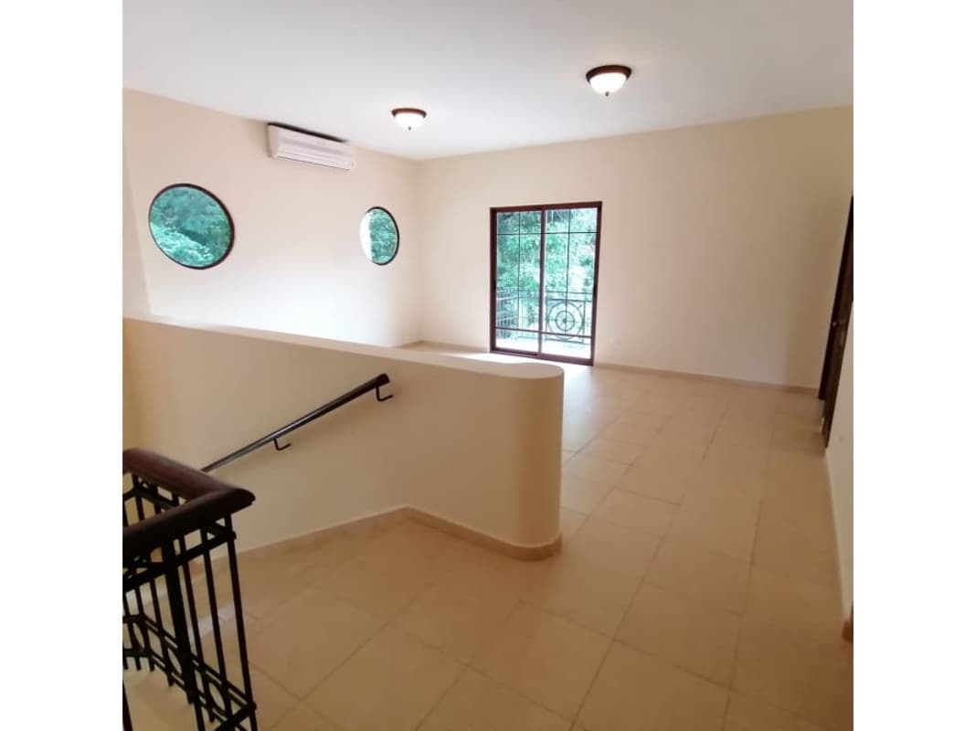 Luxury 4BR House with Pool PH Camino de Cruces Clayton