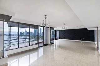 Apartment for Sale in Marbella - 3 bedrooms