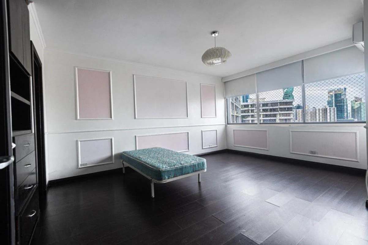 Spacious living room with floor-to-ceiling windows and ocean panoramic view PH Los Delfines Avenida Balboa