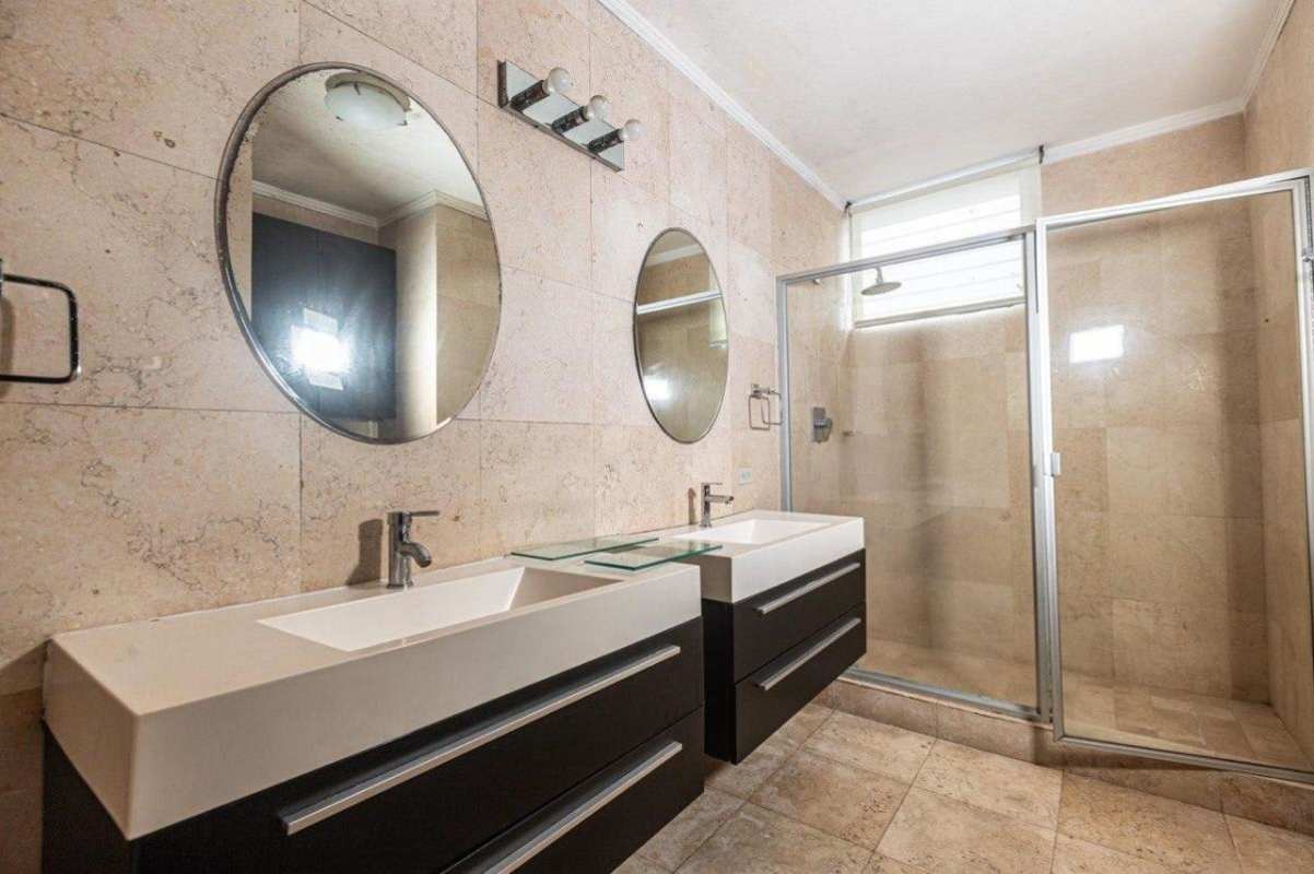 Master bedroom with city and bay views in PH Los Delfines Avenida Balboa Panama City