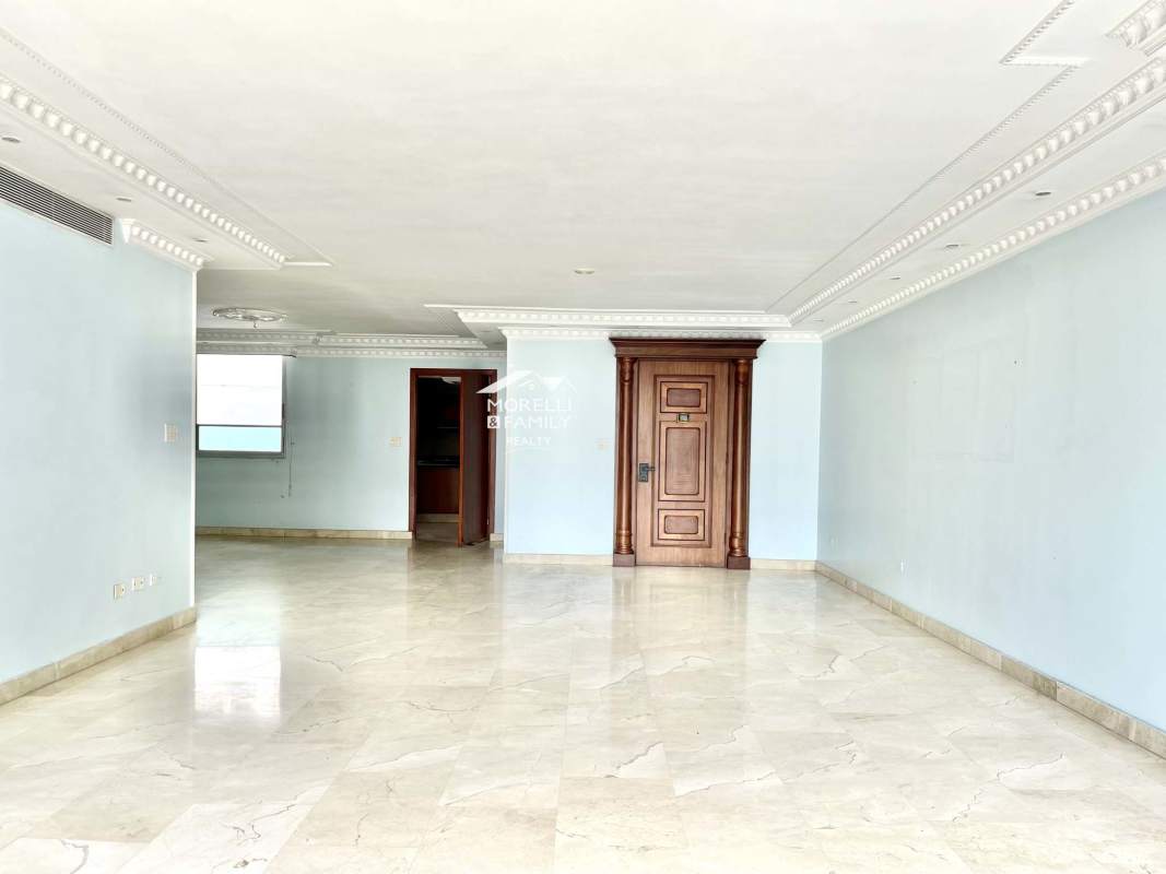 Bedroom with en-suite bathroom, marble floors, large window in PH Pacific Wind Punta Paitilla Panama