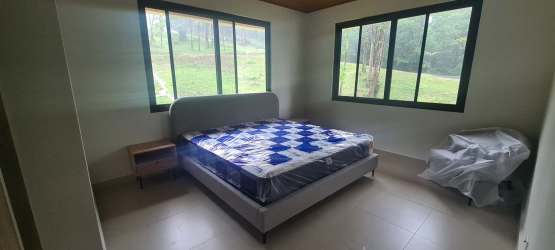 Minimalist bedroom with checkered mattress and garden views PH Valle Bonito Panama