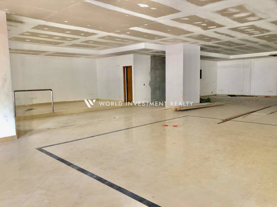 Large open commercial interior with tiled floors and drywall ceilings under construction in Panama