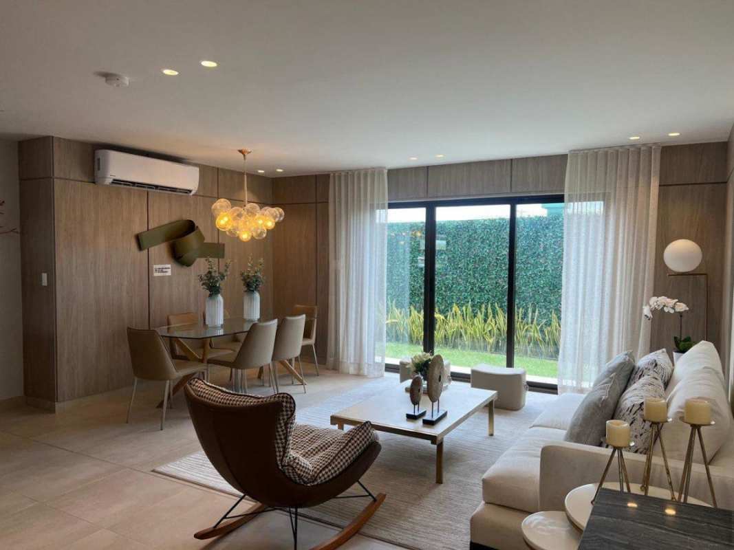 Modern 3BR House with Terrace & Pool Access in Costa Sur