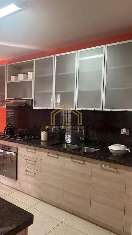 Spacious master bedroom with balcony access, garden views, walk-in closet in Costa Sur Panama