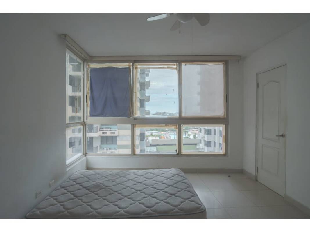 Spacious living room with large windows and natural light PH San Francisco Bay Panama