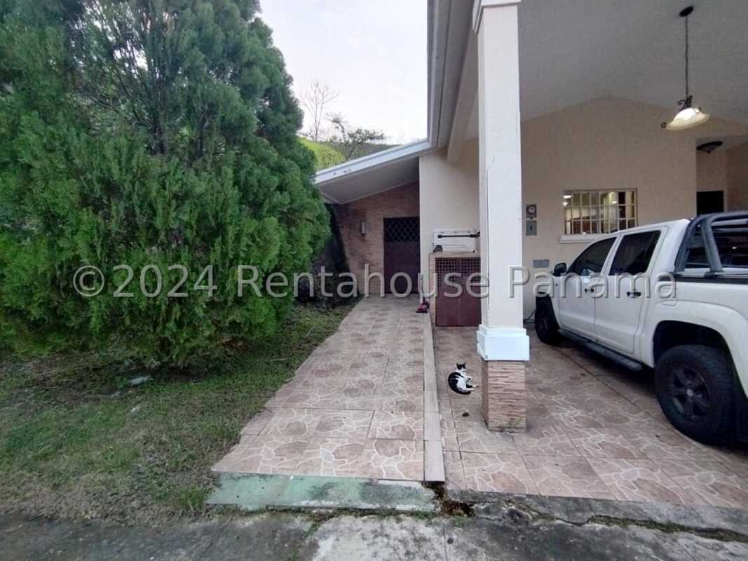 Large covered terrace patio with social area and bar in Bosque de Cibeles Altos de Panama