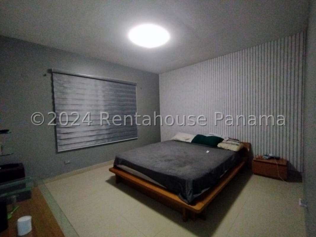 Private swimming pool and jacuzzi in backyard of Bosque de Cibeles house Altos de Panama