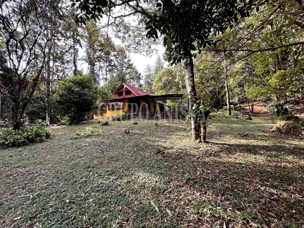 Rustic Country Home with 7365 m² Lot Los Altos de Cerro Azul