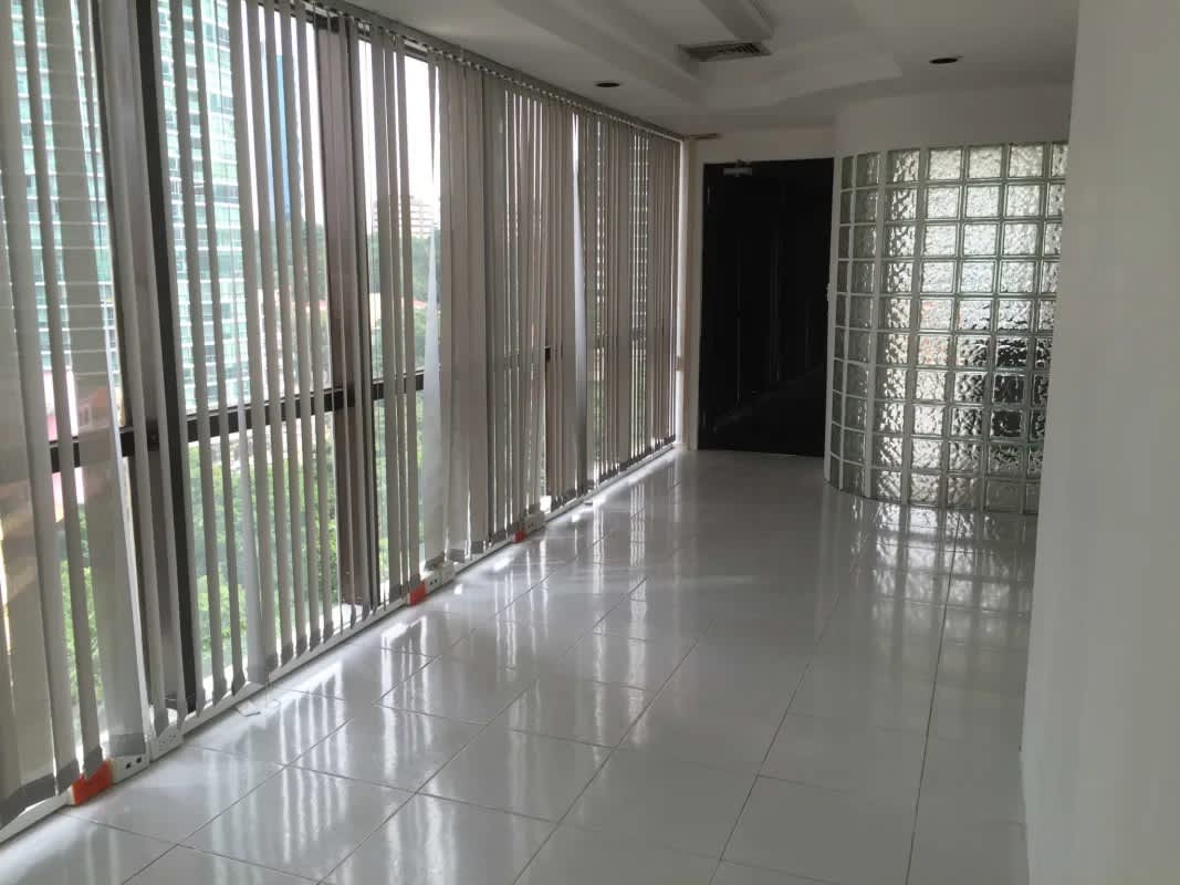 Bright office for rent with marble flooring and glass walls at PH BAC Tower Avenida Balboa Panama City