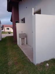 Bedroom interior with window and closet space rental La Arboleda Los Cerezos