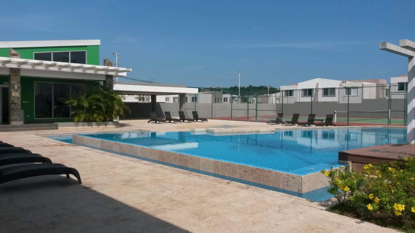 Swimming pool tennis court sun deck in gated community Everest Brisas del Golf Panama