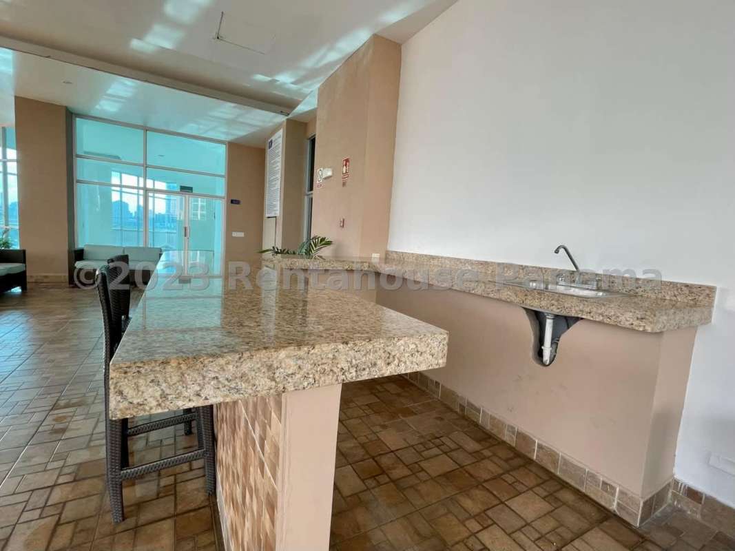 Master bedroom with large windows, built-in closets, split AC and ensuite bathroom in PH Kolosal Panama