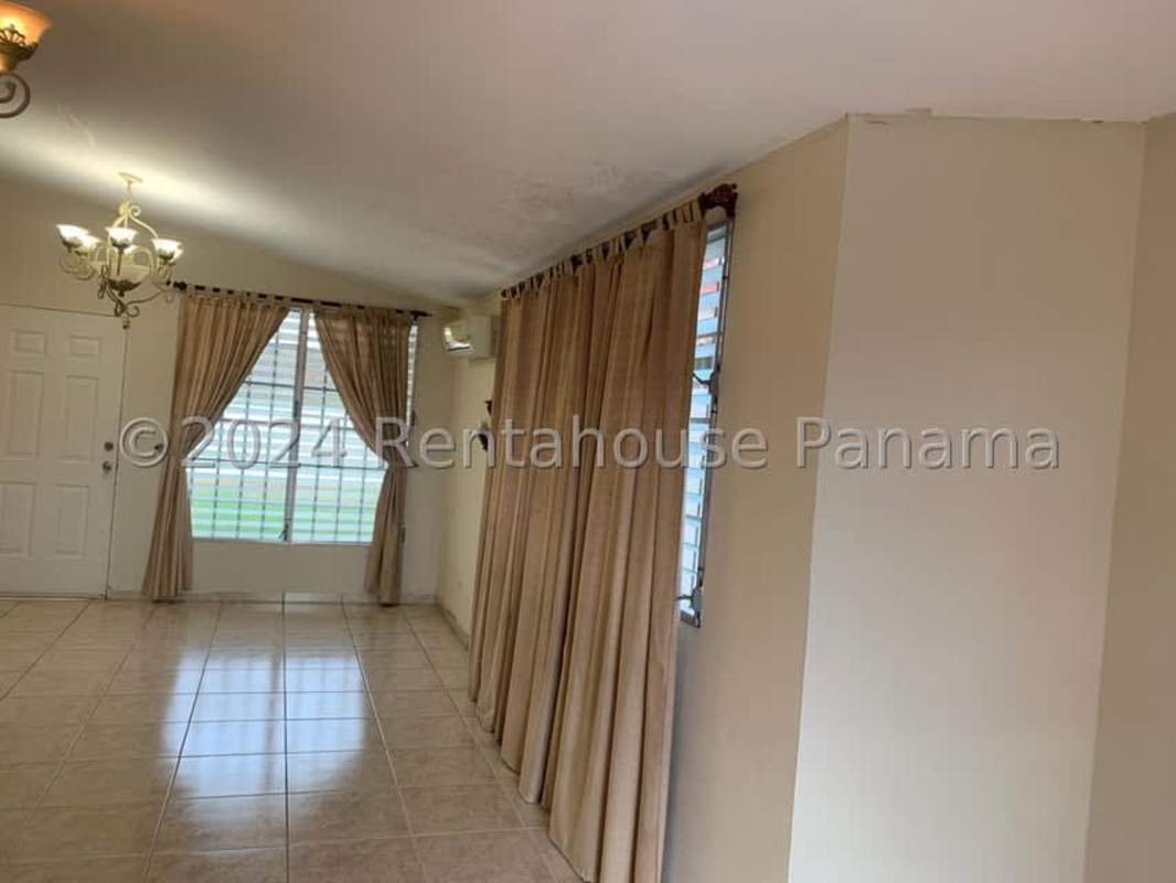 Bedroom featuring built-in closet, tiled floors and AC prep in Brisas del Golf house Panama