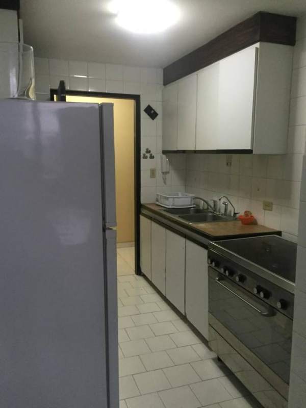 Kitchen with white tile, refrigerator and stove, PH El Cangrejo Plaza Panama City