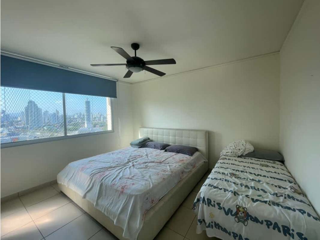 Secondary bedroom with built-in closet and bright window PH Royal Pacific Panama
