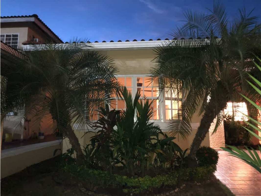 Semi-open kitchen with granite countertops and modern cabinetry PH Villa Lido Brisas del Golf Panama