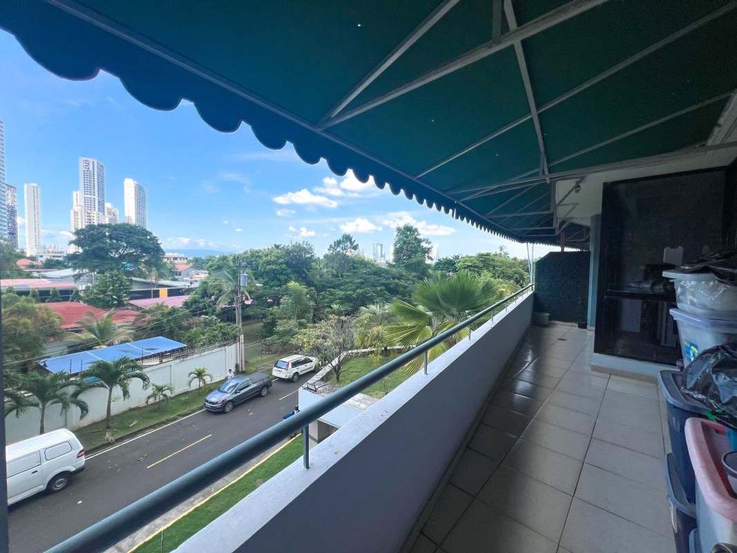 Large master bedroom ensuite, built-in closets with natural light in PH Coco Palace Coco del Mar