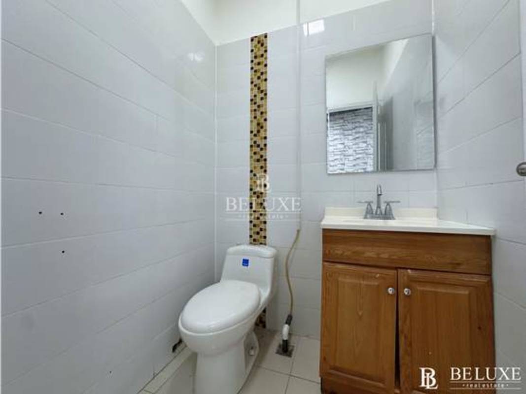 Glass partitioned hallway in RBS Tower commercial floors in Panama