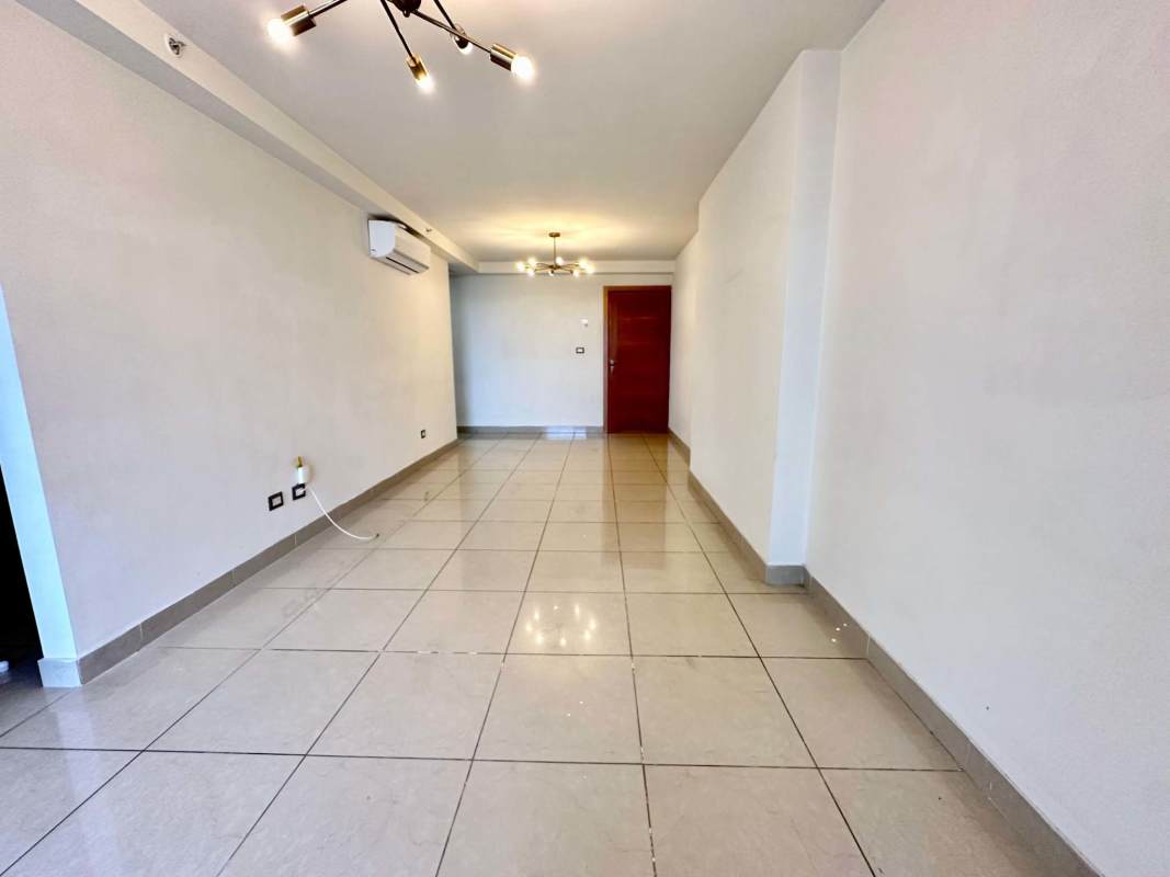 Spacious tiled living room with AC unit and ceiling lights PH Rokas Panama