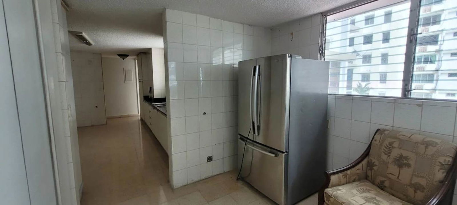 Laundry space with washer/dryer hookups and bright windows Punta Paitilla