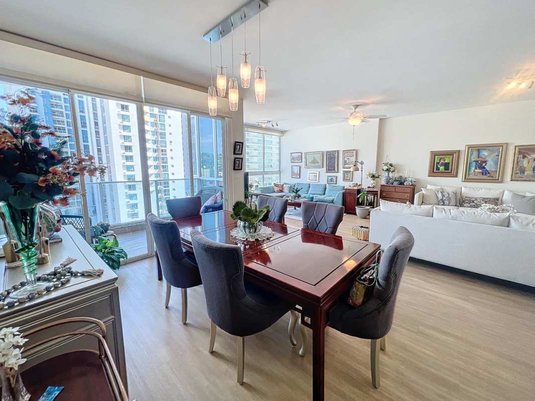 Stylish living room with balcony access and panoramic views in PH Bella Vista Park Panama