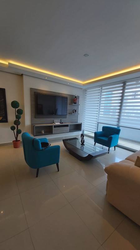 Guest bedroom with AC and closet in PH The Palm Obarrio Panama City