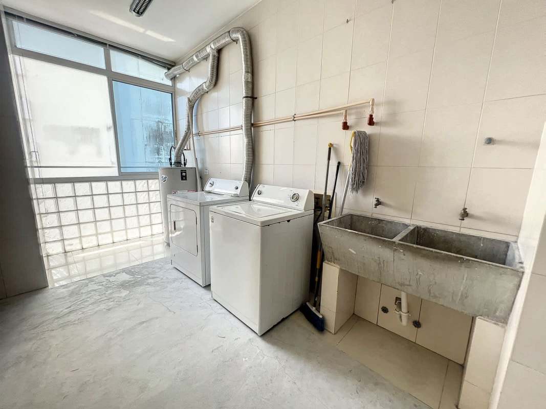 Bright laundry room with washer, dryer, utility sink PH Vista del Sol Punta Paitilla Panama