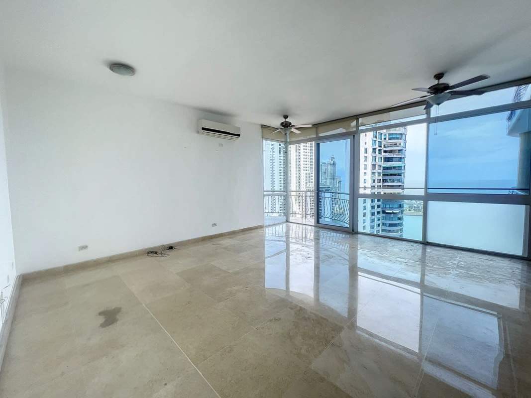 Large curved balcony offering panoramic Pacific Ocean skyline views PH Vista del Sol Punta Paitilla Panama