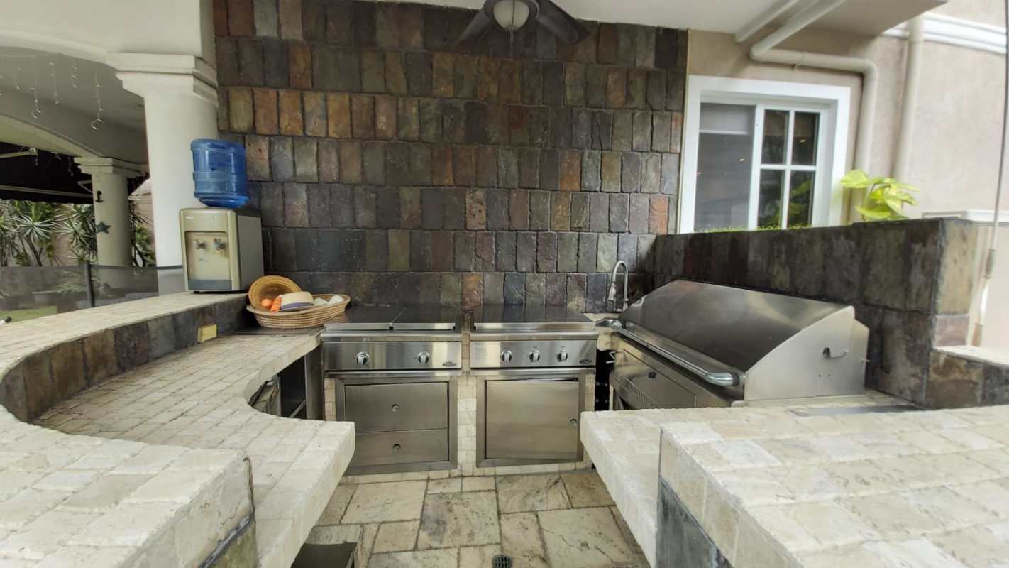 Luxury 4BR Home with Pool & Jacuzzi Las Perlas Costa del Este