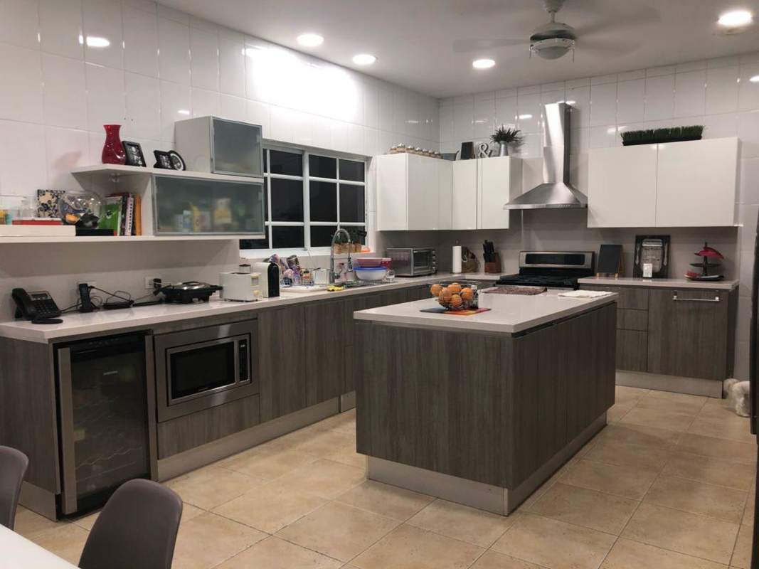 Private tropical backyard with pool, jacuzzi and lush landscaping in Costa del Este Panama luxury home