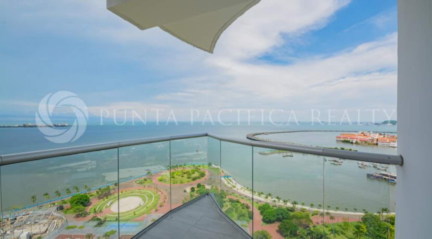 Furnished 1BR 2BA Apartment Balcony The Sands Avenida Balboa