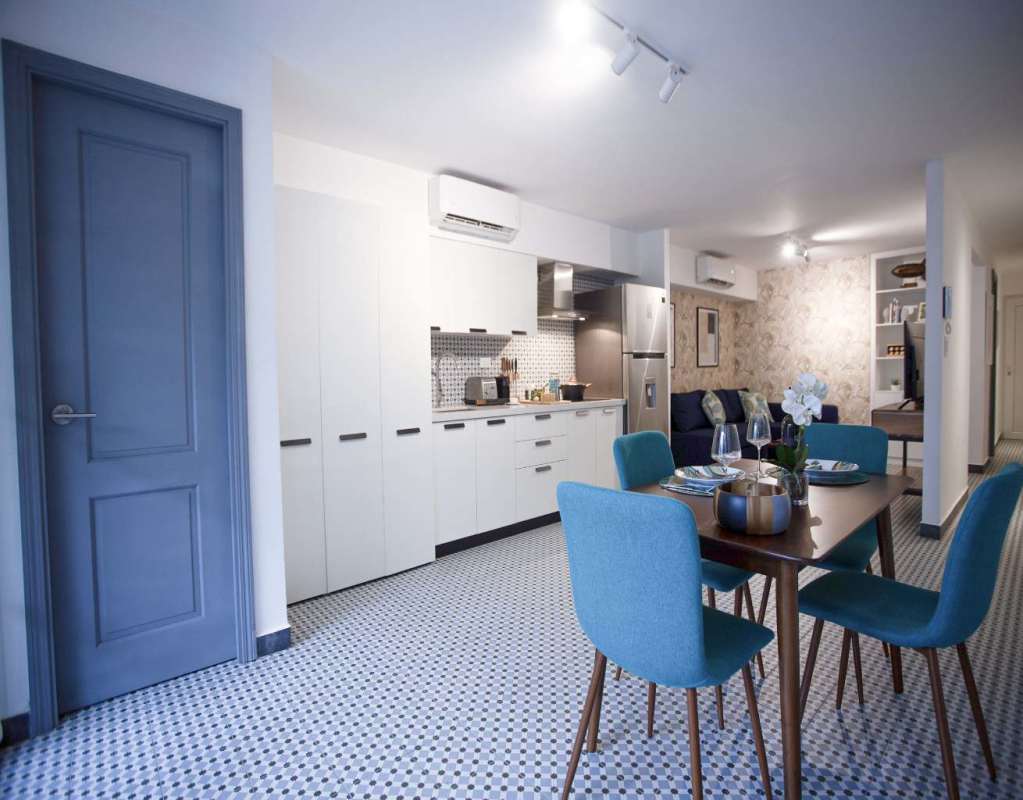 Modern kitchen with mosaic backsplash, dining space and tiled floors in PH Plaza Santa Ana Casco Viejo