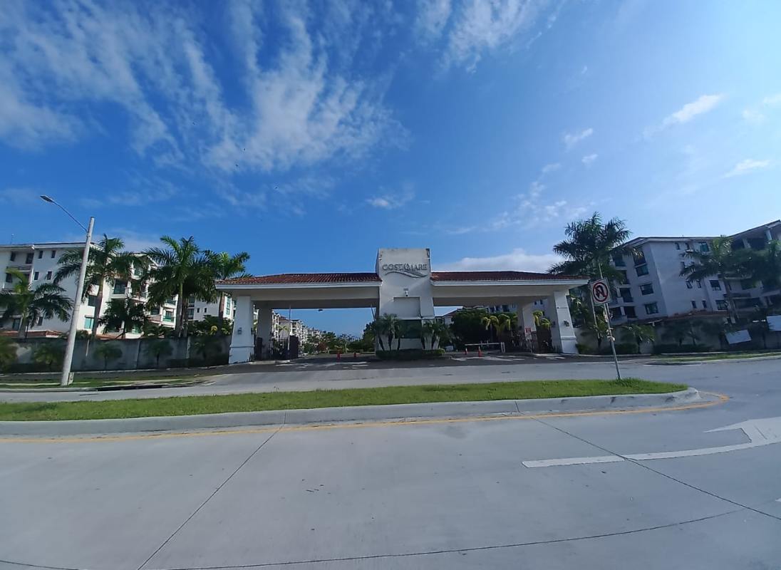 Spacious 3BR Condo with Terrace in PH Costamare Costa Sur