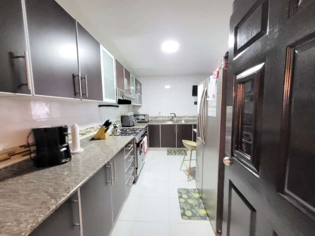 Modern bathroom with walk-in shower and quality tiles PH Brisas Obarrio Panama