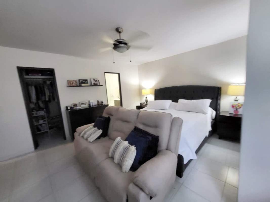 Spacious master bedroom city view Obarrio Panama PH Brisas Obarrio