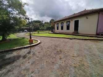 Exterior single-level home with spacious paved driveway and garden space in Bugaba Chiriquí Panama