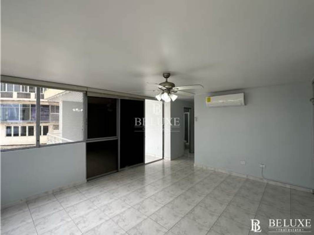 Kitchen with granite countertops appliances window PH Perlas del Pacífico Punta Paitilla Panama