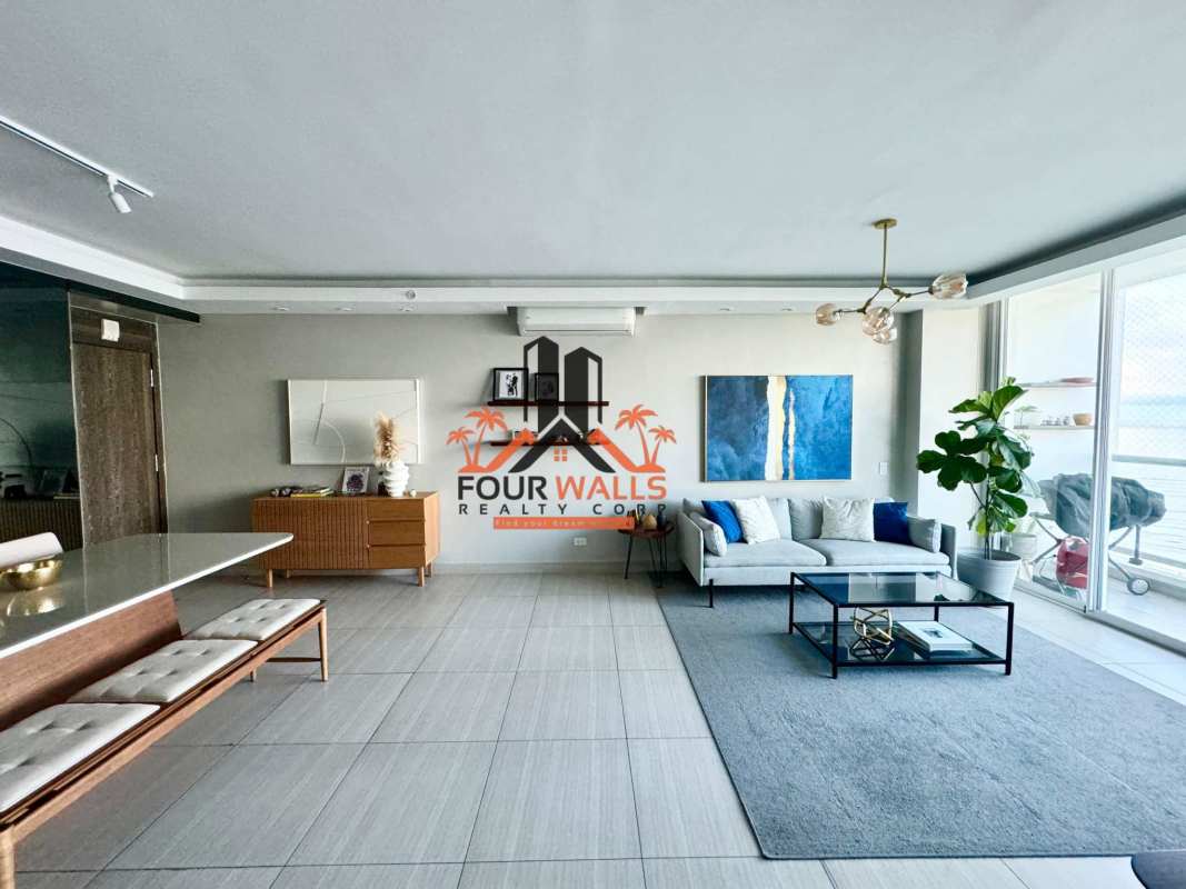 Secondary bedroom with ensuite bath closet split AC house rental Costa del Este Panama