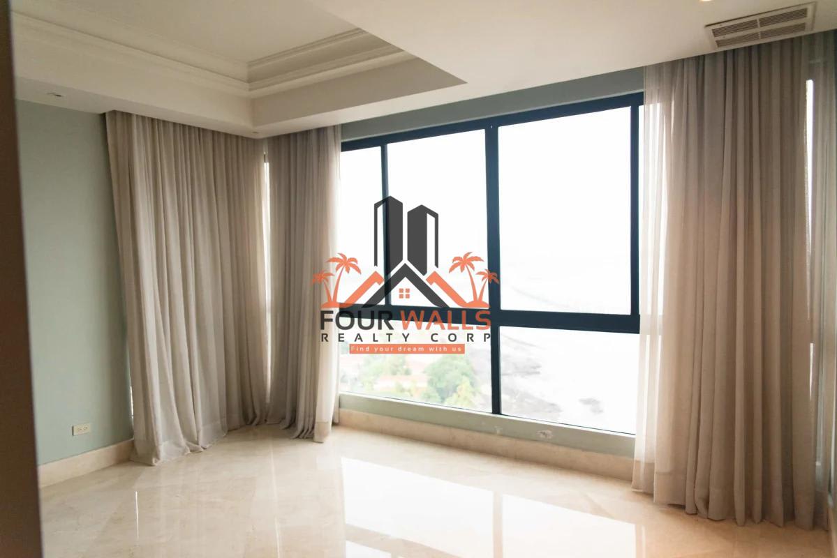 Master bathroom with jacuzzi marble double vanity PH Panamar penthouse Panama City