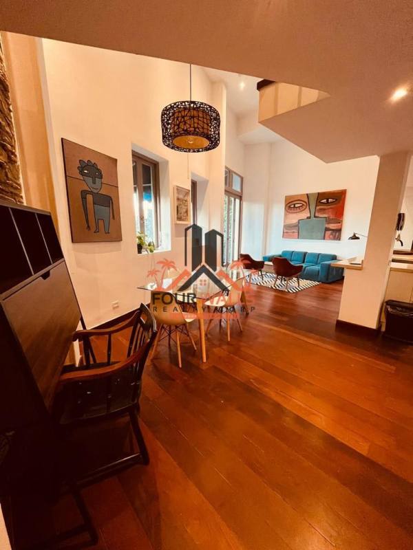 Modern kitchen with breakfast island stainless appliances PH Jeronimo Casco Viejo