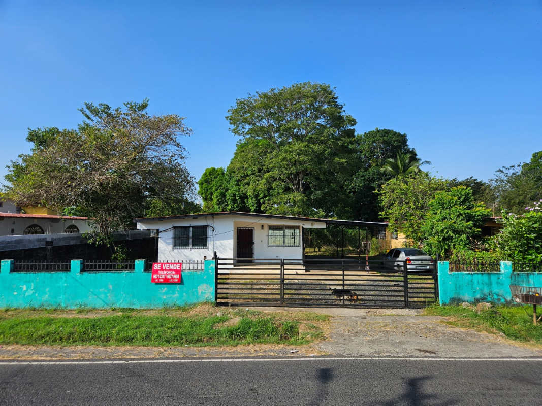Corner fenced lot with driveway, metal gate, in Villa Las Acacias Panama, suitable for housing or commercial project