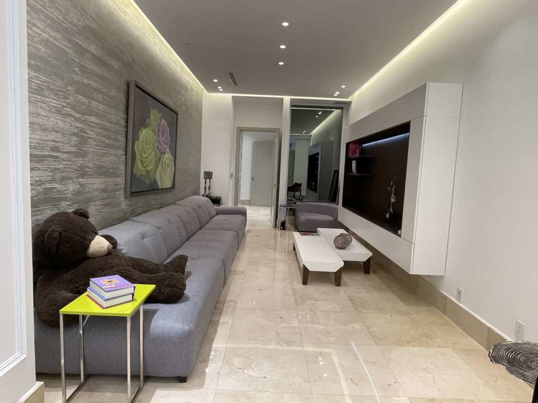 Gourmet kitchen marble countertops island built-in appliances PH Santa Maria Panama