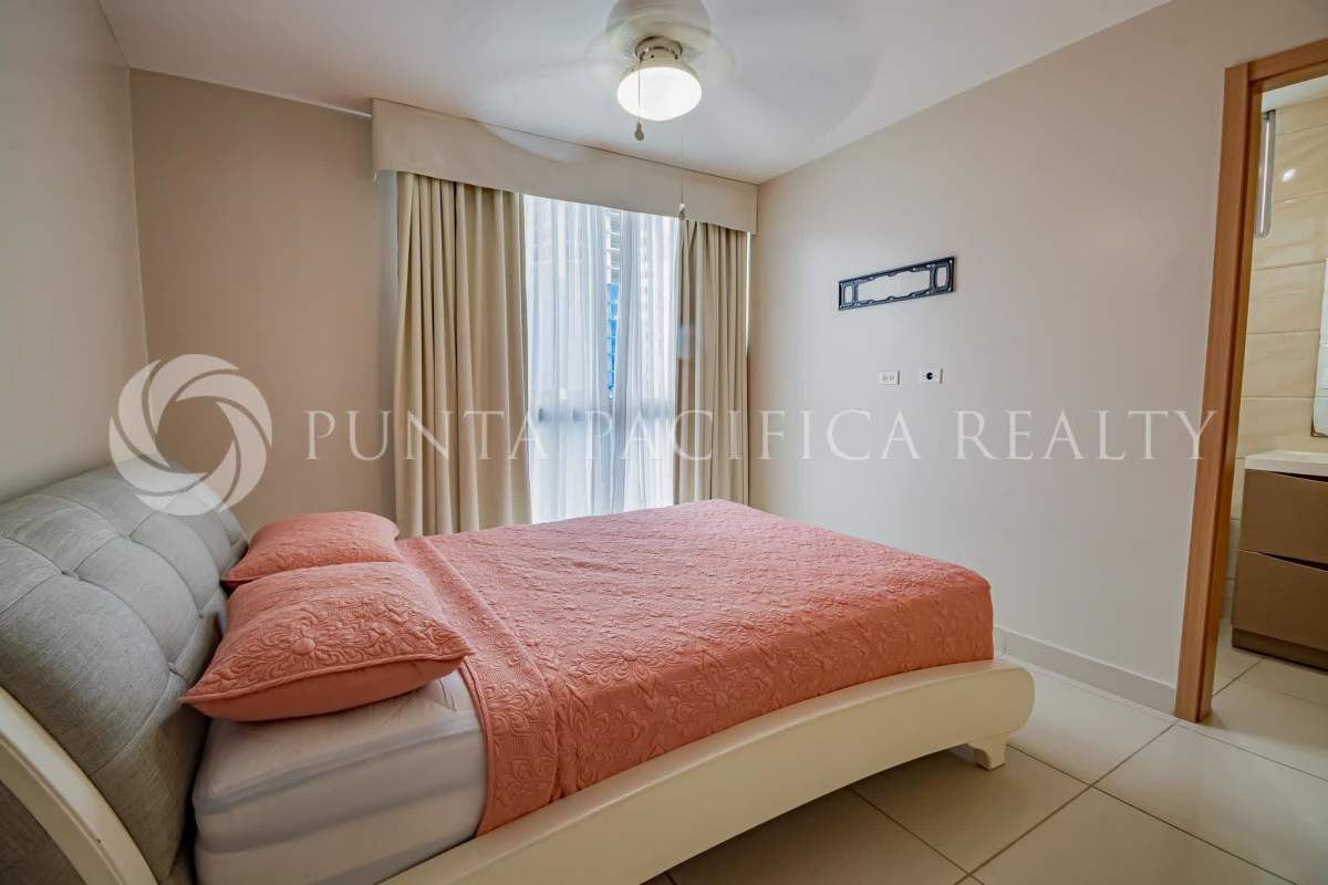 3BR Apartment with Balcony and Pool PH Torres de Castilla, Vía España